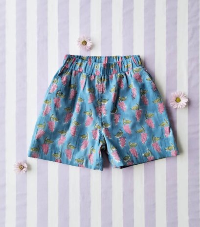 BOYS &amp; GIRLS ELASTIC WAISTBAND SHORTS 100 % IMPORTED COTTON FABRIC,HAND-PRINTED BY INDIAN ARTISTS -SEWN BY THAI ARTISANS. 100％輸入コットン生地、インド人アーティストによる手染め、タイ人職人による縫製