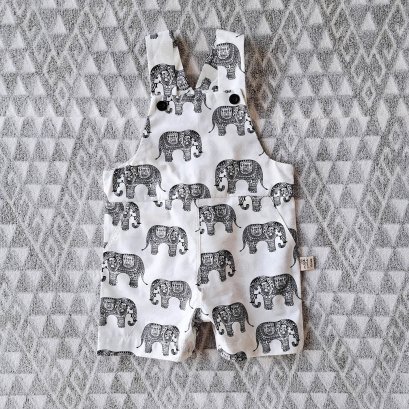 BOYS&GIRLS LIGHT WHITE ELEPHANTS PINAFORE100% PRINTED COTTON