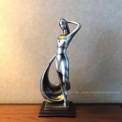 รูปปั้นเรซิ่น Super Model สาวผมยาวยืน