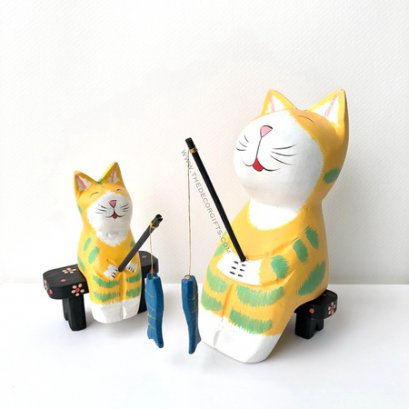 แมวญี่ปุ่นแม่ลูกนั่งตกปลา (2 ตัว) สีเหลืองคาดเขียว