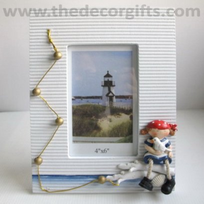 กรอบรูปไม้ตั้งโต๊ะ (โจรสลัดหญิง) แนวทะเล