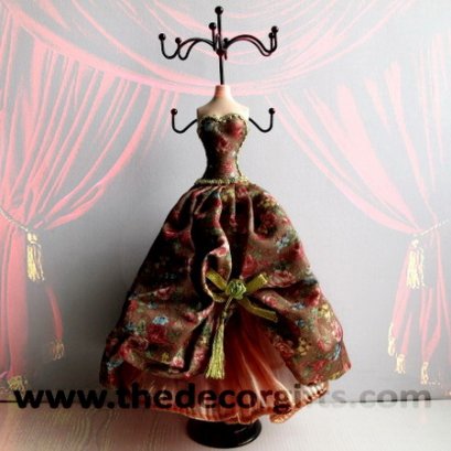 หุ่นแขวนเครื่องประดับ สไตล์เจ้าหญิงวินเทจ (น้ำตาลนู้ด)