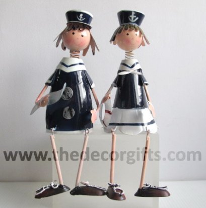 ตุ๊กตาสังกะสี นั่งห้อยขา กะลาสีชายหญิง (2 ตัว)