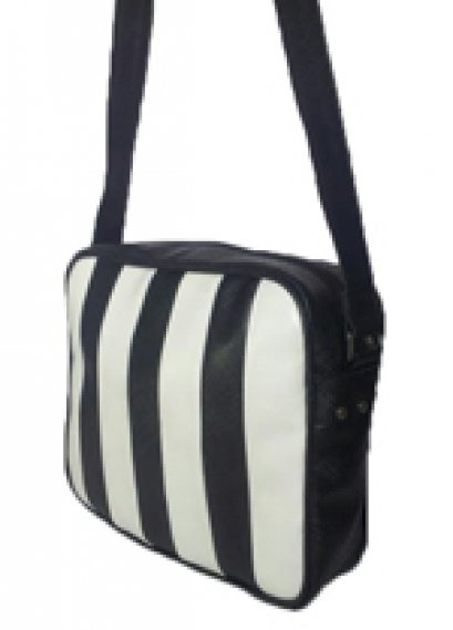 กระเป๋าสะพายข้าง The LIne Black&amp;Whithe