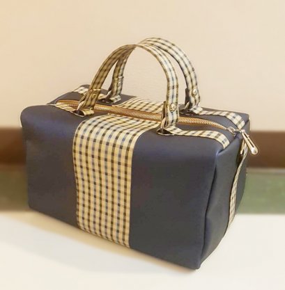 กระเป๋าหนังสะพายข้าง