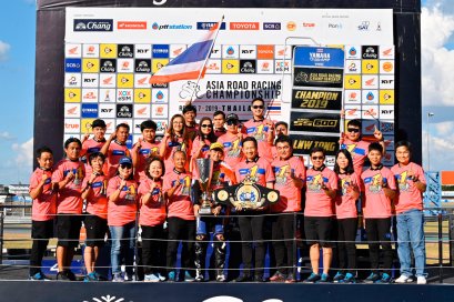 เทพต๋ง - พีรพงศ์ บุญเลิศ บู๊คู่แข่งสุดมันส์ ผงาดโพเดี้ยม ฉลอง “แชมป์เอเชีย” Super Sports 600cc ต่อหน้ากองเชียร์ไทย