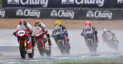 นักบิดไทยกระหึ่มเอเชีย! "สุหทัย" พลิกคว้าชัยโฮมเรซ "รัฐพงษ์-กฤชพร-ปิยวัฒน์" ฉลองโพเดียม “เอเชีย โร้ด” ที่ บุรีรัมย์