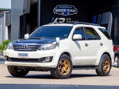 Toyota Fortuner 3.0V 2WD AT สีขาว ปี2012