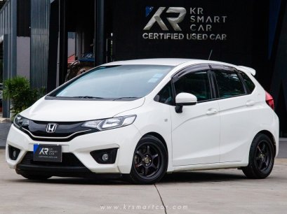 Honda Jazz 1.5V+ AT สีขาว ปี2016