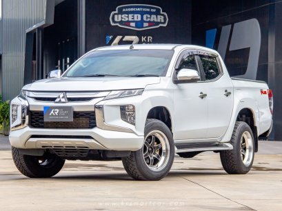 Mitsubishi Triton Plus 4door 2.4GLS MT สีขาว ปี2019 จด 2020