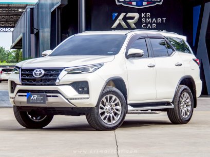 TOYOTA FORTUNER LEADER 2.4 V 2WD AT ปี2021
