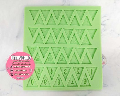 แม่พิมพ์ซิลิโคนรูปธงสามเหลี่ยม มีตัวอักษร a-z และตัวเลข