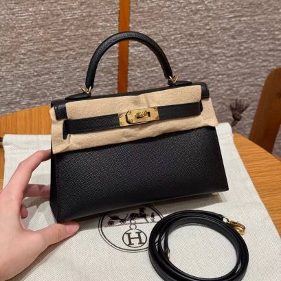 กระเป๋าพร้อมส่ง