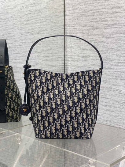 กระเป๋าพร้อมส่ง