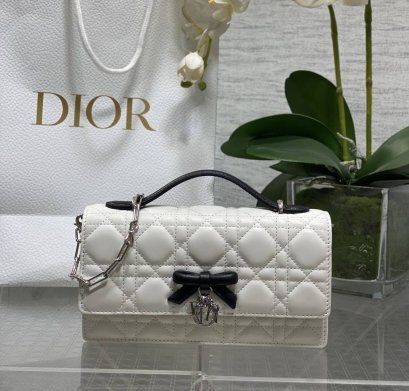 กระเป๋าพร้อมส่ง