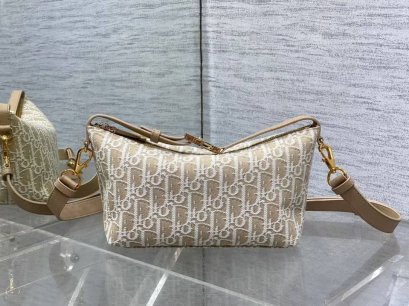 กระเป๋าพร้อมส่ง