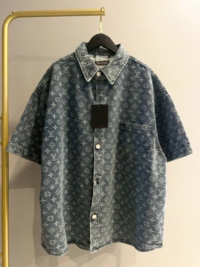 เสื้อแขนสั้น