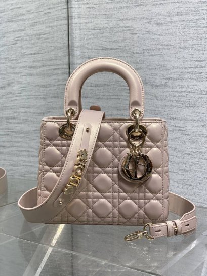 กระเป๋าพร้อมส่ง