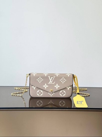 กระเป๋าพร้อมส่ง