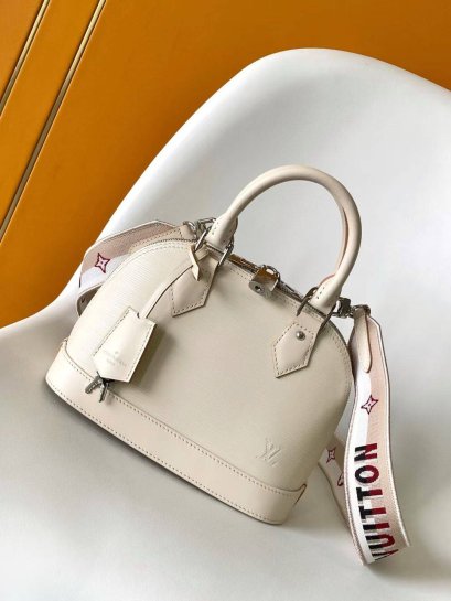 กระเป๋าพร้อมส่ง