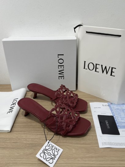 รองเท้า