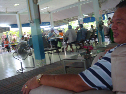 กิจกรรมเพื่อสังคมของบริษัท 0006 มอบสิ่งของบริจาค สถานสงเคราะห์คนชรานครปฐม 16-9-53