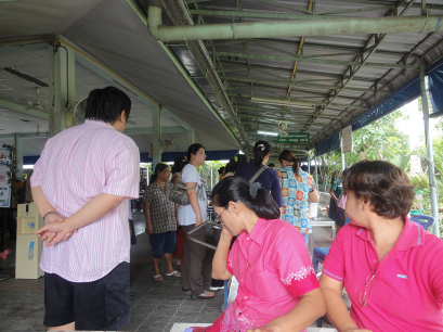 กิจกรรมเพื่อสังคมของบริษัท 0011 มอบสิ่งของบริจาค สถานสงเคราะห์คนชรานครปฐม 30-8-54