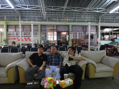 กิจกรรมเพื่อสังคมของบริษัท 0014 มอบสิ่งของบริจาค สถานสงเคราะห์คนชรานครปฐม 24-12-54