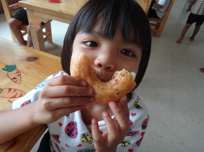 กิจกรรมเพื่อสังคมของบริษัท 0018 เลี้ยงอาหารเด็กกำพร้า สาย4