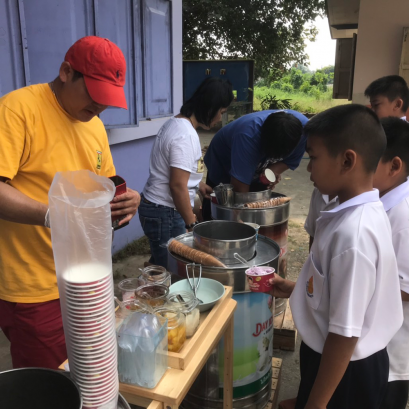 Dayicecream #0011 ส่งไอศครีม เลี้ยงอาหารกลางวัน เด็ก นร.รร.วัดตาก้อง จ.นครปฐม ^ ^