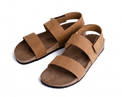 Thomas สีแทน