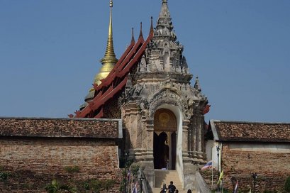 Lampang-Lampoon Car and Driver