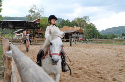 Horse lesson+Riding+Wat tonkwian wooden temple