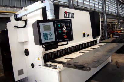 เครื่องตัดโลหะแผ่นระบบ CNC