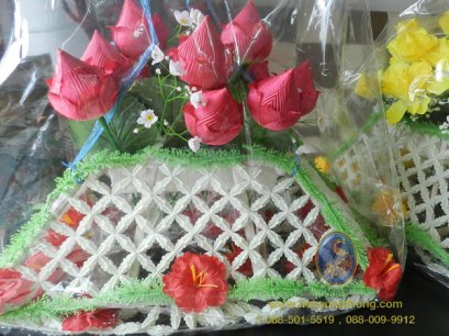 ครอบไตร ดอกบัว (ตาห่าง)