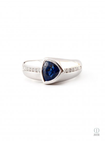 แหวนไพลินBLUE SAPPHIRE RING