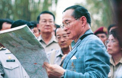 "ชัยพร ทับพวาธินท์" แต่งกลอนแสดงความอาลัยในหลวงรัชกาลที่ 9 ผลิตและลงเสียงโดย "บุญมา ศรีหมาด"