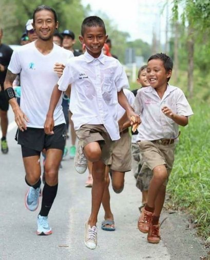 ผลของต้นแบบต่อพฤติกรรมของคน "ตูน บอดี้สแลม" ควรยกย่องให้เป็น “คนต้นแบบของชาติ”