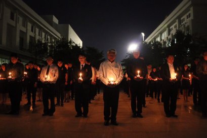 เลขาฯ ป.ป.ช.นำข้าราชการเจ้าหน้าที่จุดเทียนถวายความอาลัย
