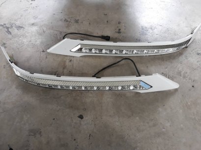 คิ้วคาดไฟหน้าสำหรับ รถยนต์เวลไฟร์ Vellfire 2008 ถึง 2011 แบบมีไฟ คิ้วโครเมี่ยมคาดไฟ คิ้วคาดไฟหน้า ของแต่งไฟหน้า VELLFIRE