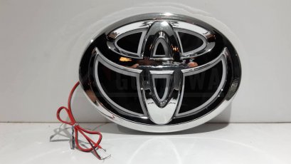 โลโก้ขนาดกลาง TOYOTA มีไฟ