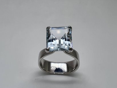 Aquamarine ring