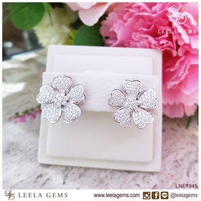 ต่างหูเพชรดอกไม้