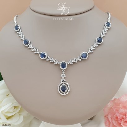 สร้อยคอไพลินล้อมเพชร