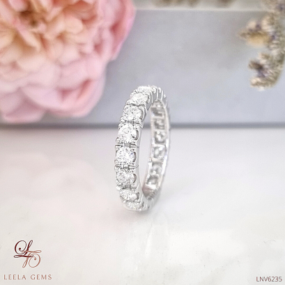 แหวนเพชรรอบนิ้ว