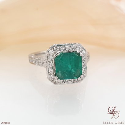 แหวนมรกตประดับเพชร