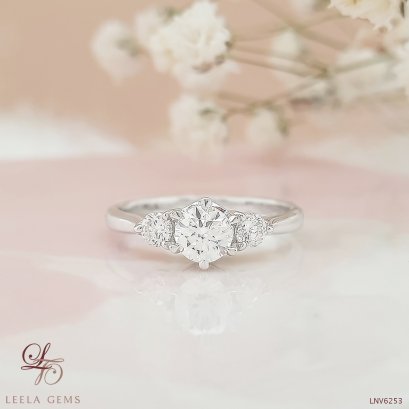 แหวนหมั้นเพชร 3 เม็ด