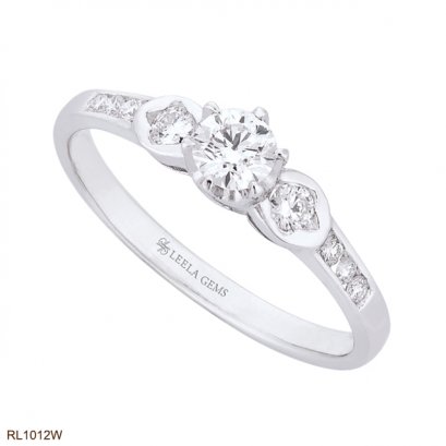 แหวนหมั้นเพชร