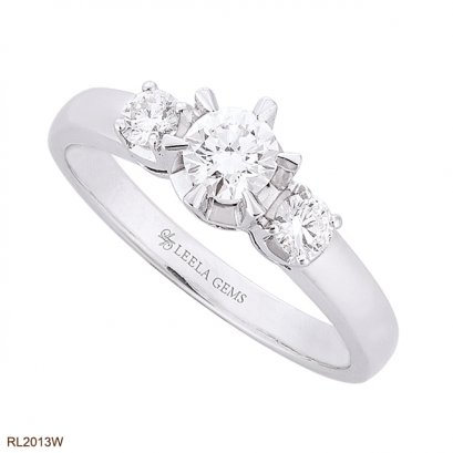 แหวนหมั้นเพชร 3 เม็ด