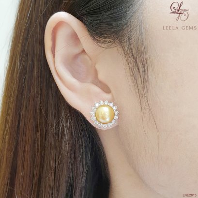 ต่างหูมุกสีทองล้อมเพชร